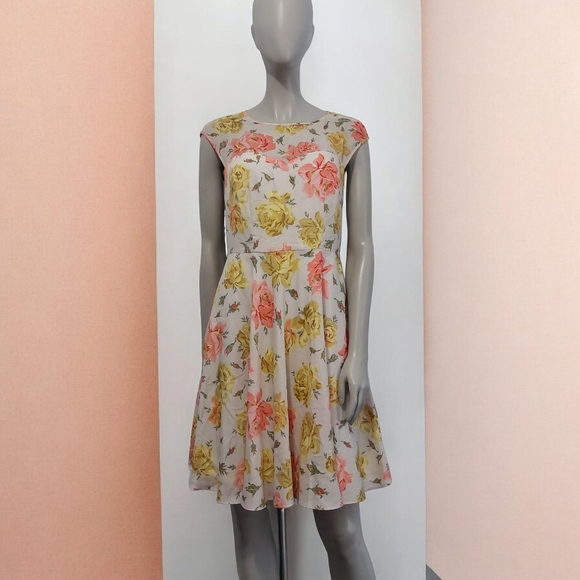 Betsey Johnson Dresses & Skirts - BETSEY JOHNSON Dress 6 Fit & Flare Mini Roses Print Yellow Pink Sweetheart Sheer